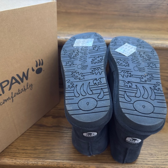 BEARPAW Libby Suede Sheepskin Pom Pom Boot 9 NWT - Picture 7 of 7